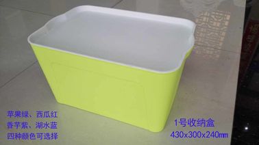 Récipients d'entreposage en plastique jaunes avec des couvercles/grandes poubelles de stockage en plastique