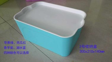 Récipients d'entreposage en plastique jaunes avec des couvercles/grandes poubelles de stockage en plastique