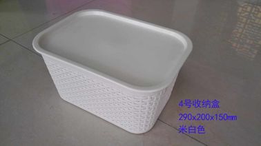 Récipients d'entreposage en plastique jaunes avec des couvercles/grandes poubelles de stockage en plastique