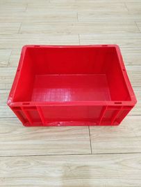 Euro rouge en plastique de Vierge empilant le convoyeur des conteneurs 400*300 millimètre assortissant l'option de couvercles de système