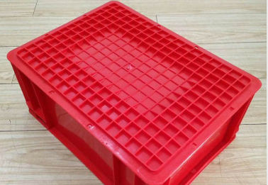 Euro rouge en plastique de Vierge empilant le convoyeur des conteneurs 400*300 millimètre assortissant l'option de couvercles de système