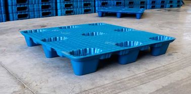 Les palettes en plastique de soufflage de corps creux de LDPE de la personnalisation 1100*1100 millimètre choisissent fait face