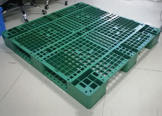 Chariot élévateur en plastique résistant fait sur commande de manière des palettes 4 du HDPE 6T
