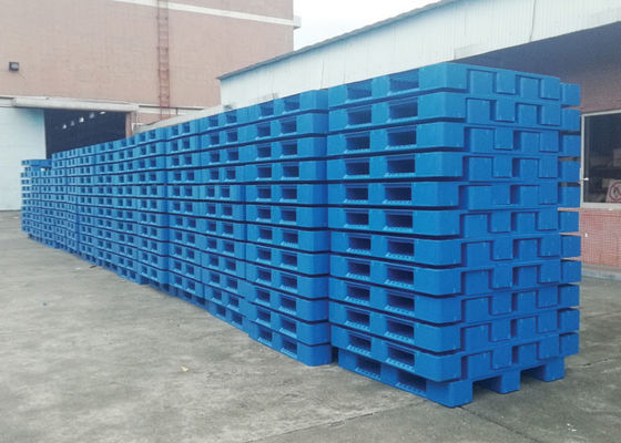 Chariot élévateur en plastique résistant fait sur commande de manière des palettes 4 du HDPE 6T