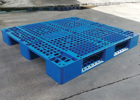 Chariot élévateur en plastique résistant fait sur commande de manière des palettes 4 du HDPE 6T
